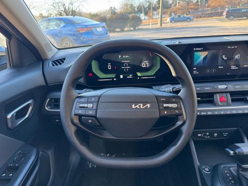 Used 2025 Kia K4 LXS image 30