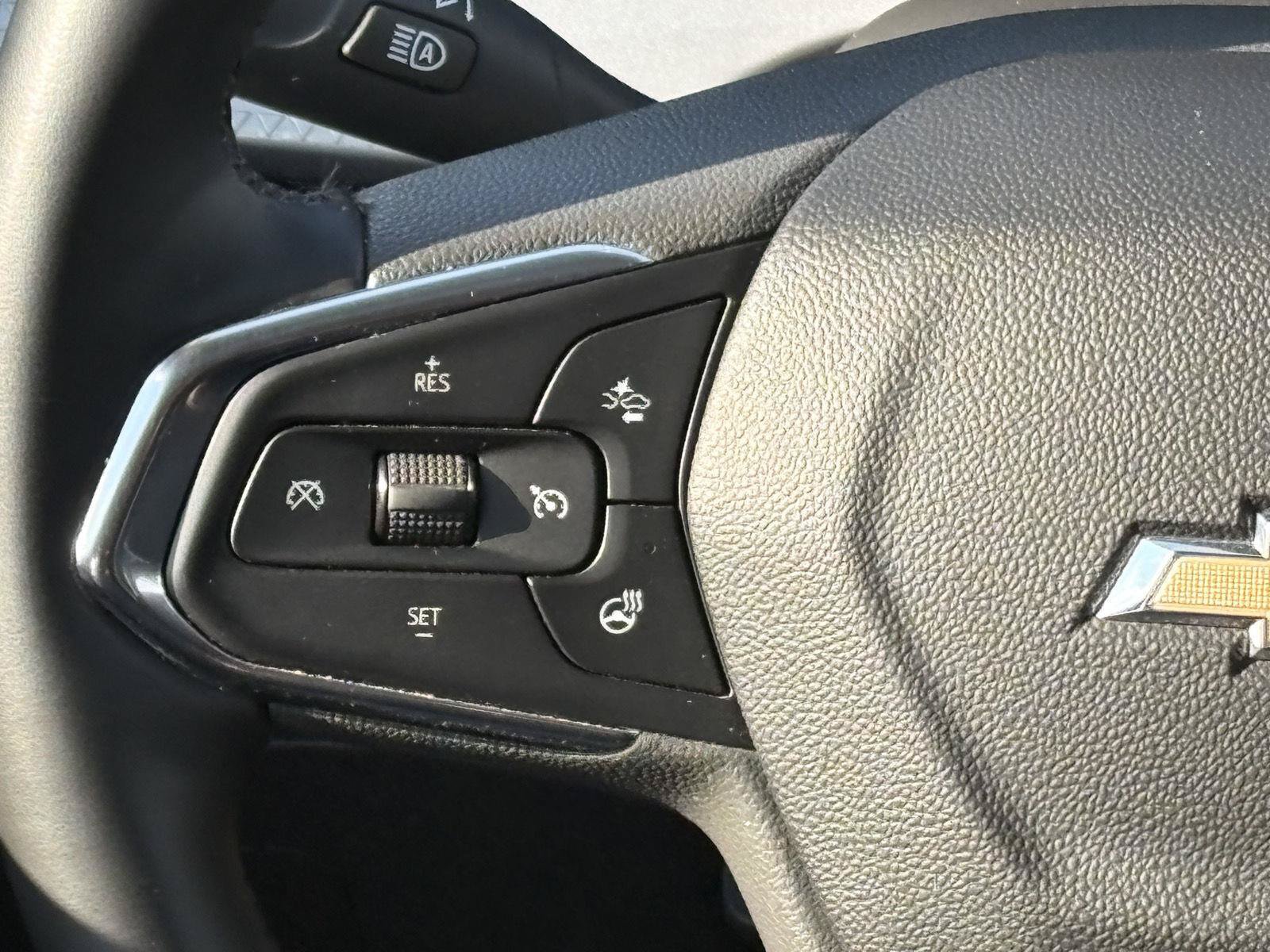 Used 2025 Chevrolet Trax LT w/ LT Convenience Package FWD image 9