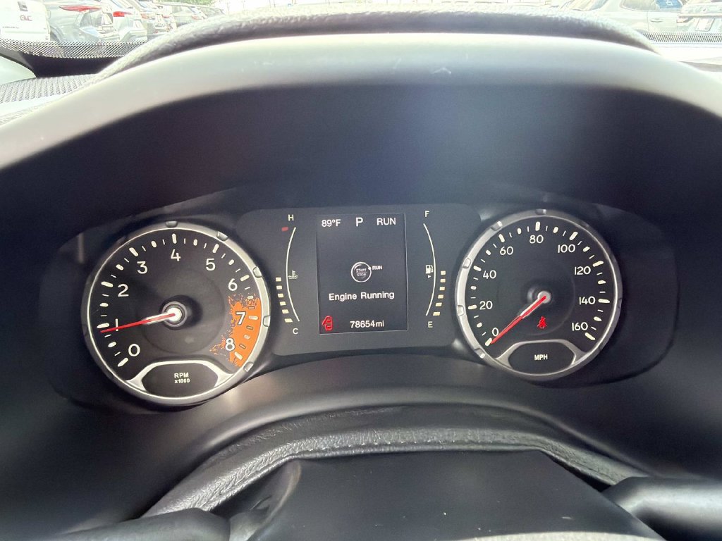 Used 2016 Jeep Renegade Latitude FWD image 26