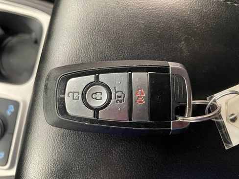 Used 2022 Ford Explorer XLT AWD/4WD image 25