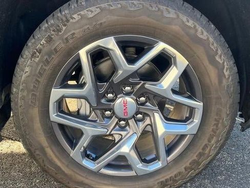 Used 2024 GMC Sierra 1500 SLT w/ SLT Premium Plus Package AWD/4WD image 17