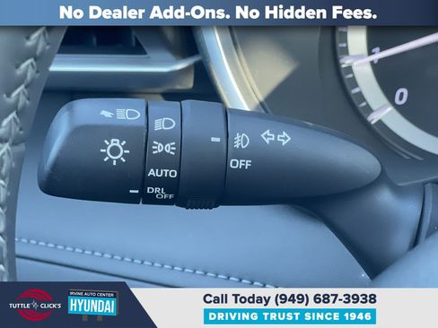 Used 2024 Toyota Highlander XLE FWD image 25