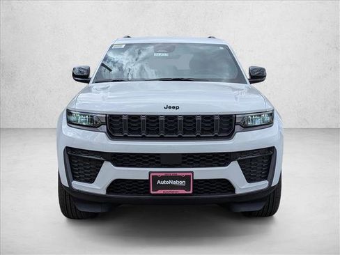 New 2026 Jeep Grand Cherokee Altitude image 5