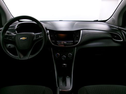 Used 2022 Chevrolet Trax LS w/ Tint and Cruise Package AWD/4WD image 9