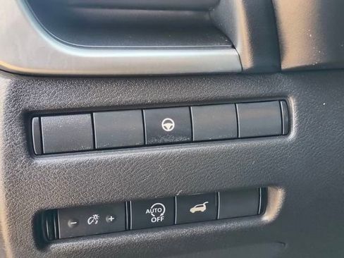 Used 2024 Nissan Rogue SV image 14