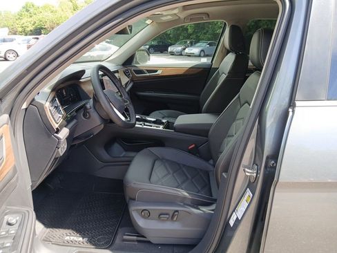 New 2025 Volkswagen Atlas SE image 9