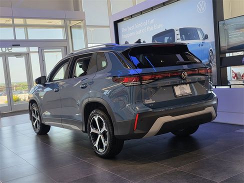 New 2025 Volkswagen Tiguan SE image 3