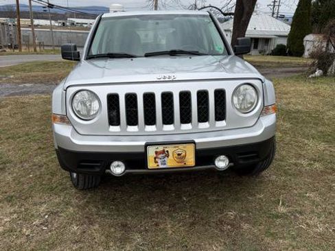 Used 2011 Jeep Patriot Latitude w/ Sun/Sound Group image 2