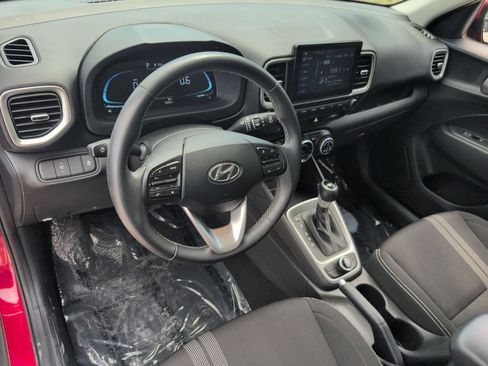 Used 2025 Hyundai Venue SEL FWD image 15