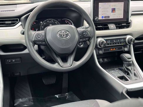 Used 2023 Toyota RAV4 XLE AWD/4WD image 2