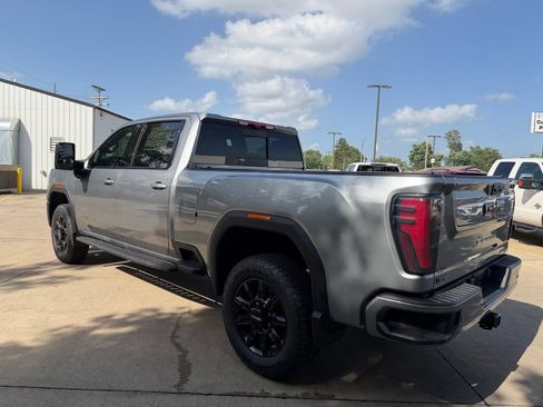 New 2026 GMC Sierra 2500 AT4 w/ AT4 Premium Plus Package AWD/4WD image 9