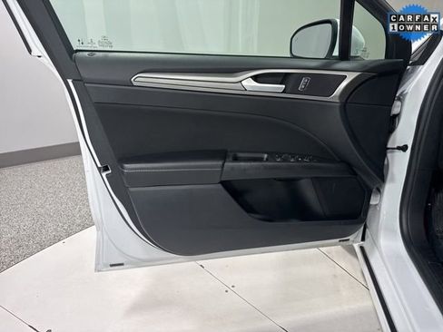 Used 2020 Ford Fusion SE image 9