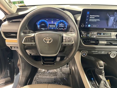 Used 2024 Toyota Grand Highlander AWD image 14