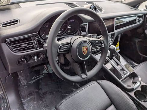 Certified 2026 Porsche Macan AWD/4WD image 4