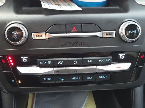 Used 2020 Ford Explorer XLT w/ Equipment Group 202A image 4