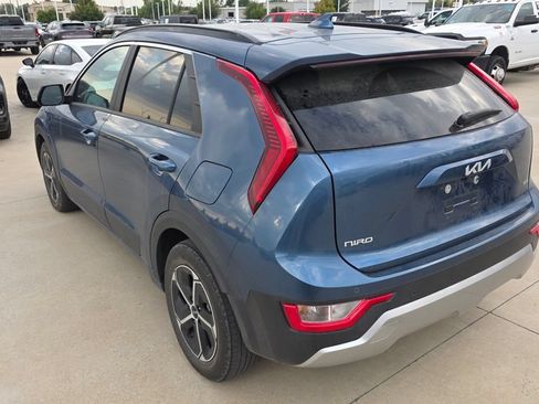 Used 2025 Kia Niro EX w/ EX Cold Weather Package FWD image 3