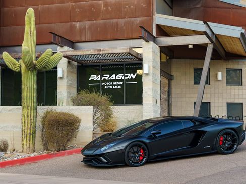 Used 2017 Lamborghini Aventador S AWD/4WD image 1