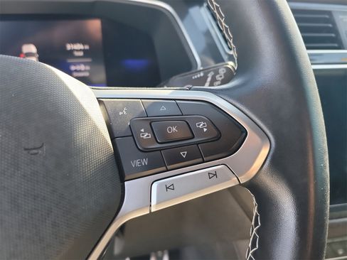 Used 2023 Volkswagen Tiguan SE R-Line image 32