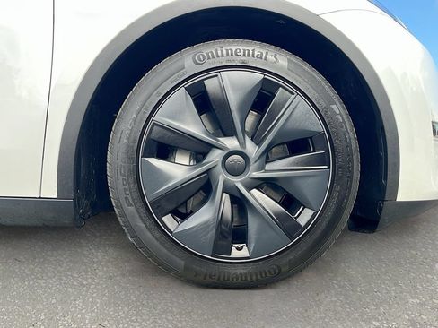 Used 2024 Tesla Model Y Long Range AWD/4WD image 30