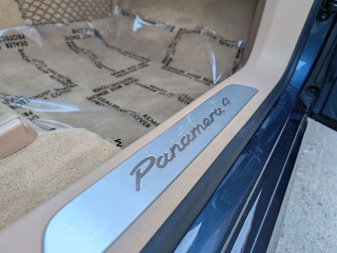 Used 2014 Porsche Panamera 4 image 15