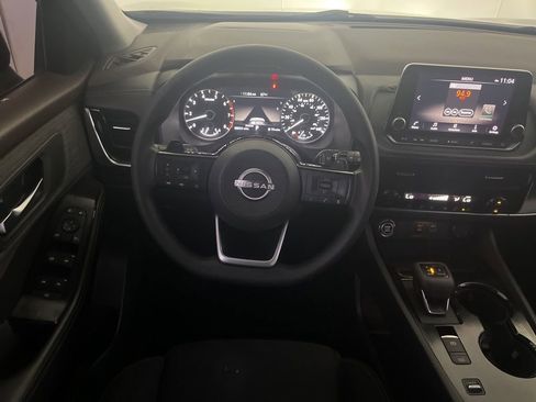 Used 2022 Nissan Rogue SV FWD image 32