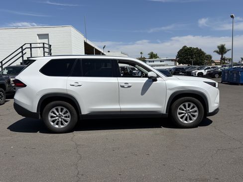 Certified 2025 Toyota Grand Highlander AWD image 2