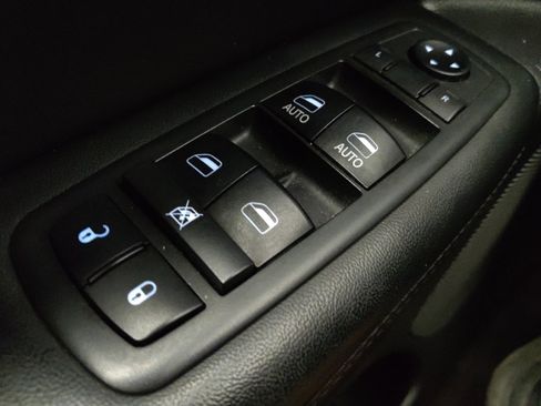 Used 2018 Jeep Grand Cherokee Laredo AWD/4WD image 27
