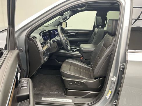 Certified 2025 Chevrolet Suburban High Country w/ Sun And Tow Package AWD/4WD image 11