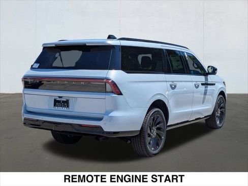 New 2026 Lincoln Navigator L Reserve w/ Jet Appearance Package AWD/4WD image 2