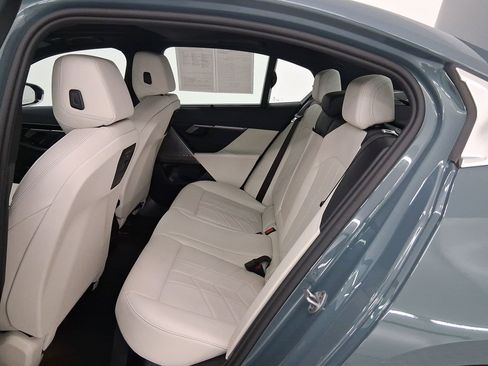 Used 2025 BMW 530i image 12