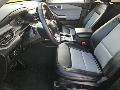Used 2024 Ford Explorer XLT w/ Equipment Group 202A RWD image 28