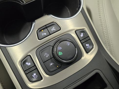 Used 2024 GMC Terrain Denali w/ Denali Premium Package image 8