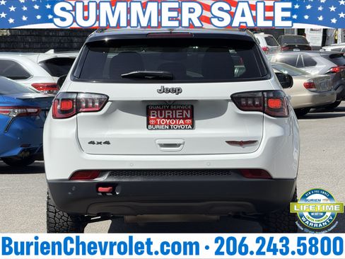 Used 2025 Jeep Compass Trailhawk AWD/4WD image 4