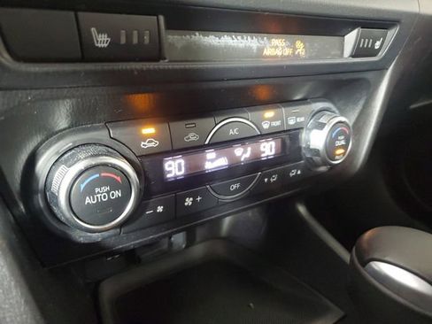 Used 2018 MAZDA MAZDA3 Touring image 29