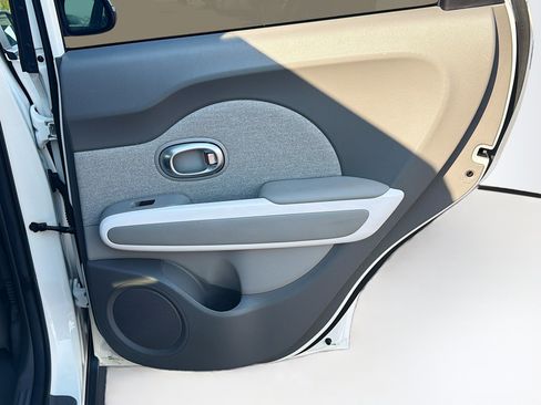 Used 2016 Kia Soul EV FWD image 28