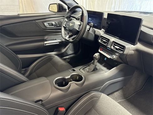 Used 2025 Ford Mustang Coupe image 22