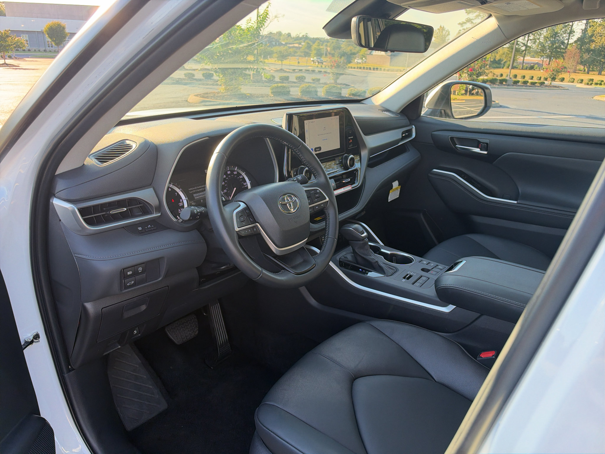 Used 2026 Toyota Highlander XLE AWD/4WD image 10