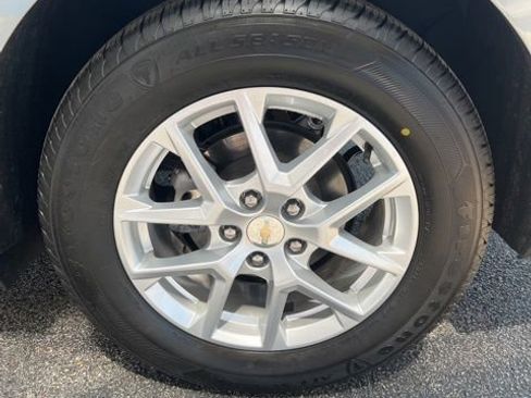 Used 2024 Chevrolet Equinox LT FWD image 11