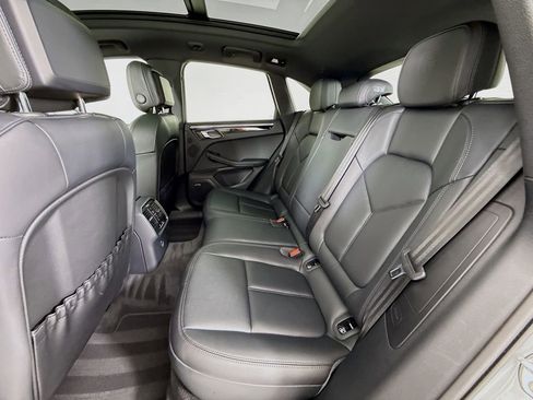 Certified 2025 Porsche Macan AWD/4WD image 24