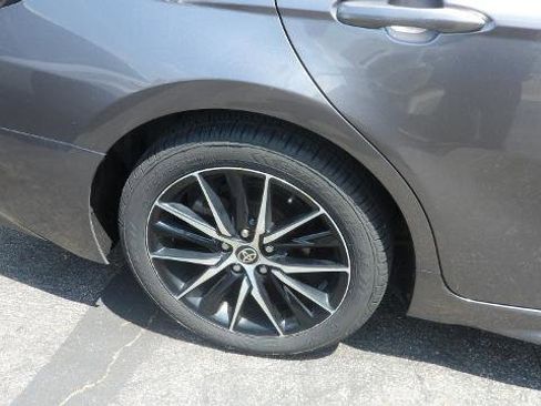 Used 2022 Toyota Camry SE image 9