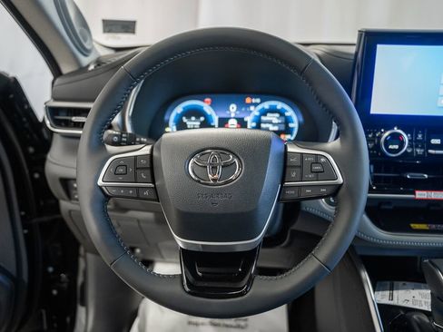 New 2026 Toyota Highlander Platinum image 33