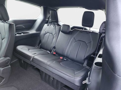 New 2026 Chrysler Pacifica Select AWD/4WD image 16