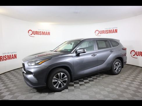 Used 2024 Toyota Highlander XLE AWD/4WD image 8