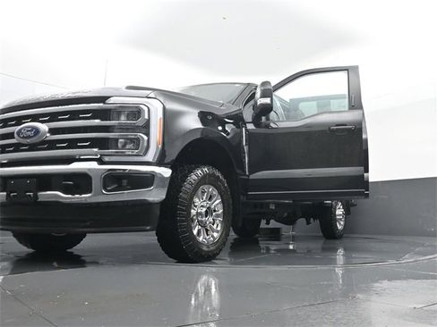 Used 2023 Ford F250 Lariat w/ FX4 Off-Road Package image 34