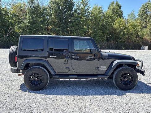 Used 2018 Jeep Wrangler Unlimited Sport S AWD/4WD image 2