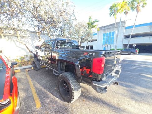 Used 2019 Chevrolet Silverado 2500 LT w/ LT Convenience Package image 2