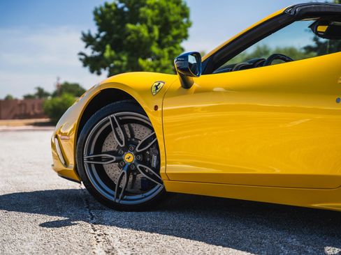 Used 2015 Ferrari 458 Speciale A RWD image 19