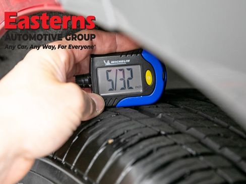 Used 2023 Chrysler Pacifica Touring-L FWD image 30