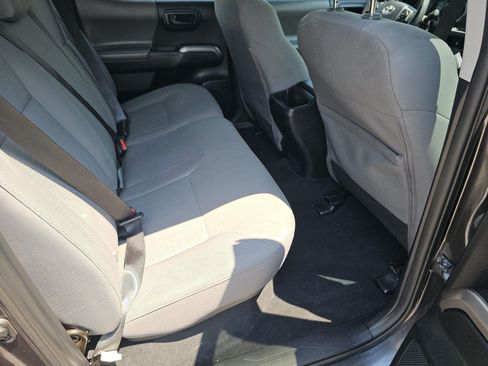 Used 2018 Toyota Tacoma SR5 RWD image 5