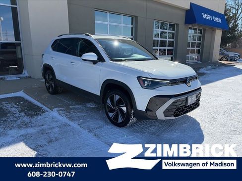 Certified 2025 Volkswagen Taos SE AWD/4WD image 1